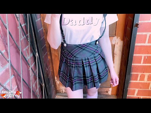 ❤️ Schoolgirl Sucks a dick gu domhainn agus fucks an àite clasaichean. ❤️❌  Super porn  leinn