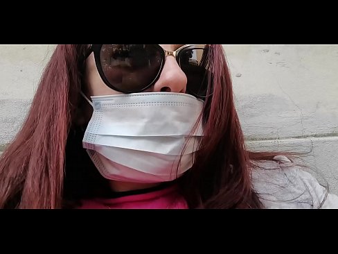 ❤️ Bidh Nicoletta a’ faighinn dìoghaltas air a nàbaidh agus pees anns a ’gharaids aige (cuarantine Eadailteach sònraichte Covid19) ❤️❌ Super porn leinn